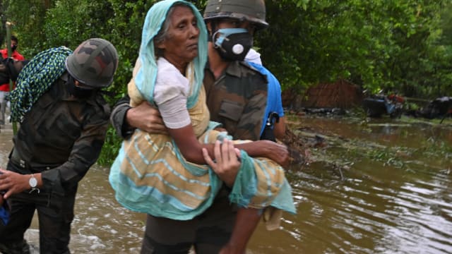 热带气旋亚斯登陆印度东岸  死亡人数攀升至三人