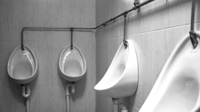 row-of-urinals-in-the-men-s-toilet_0.jpg