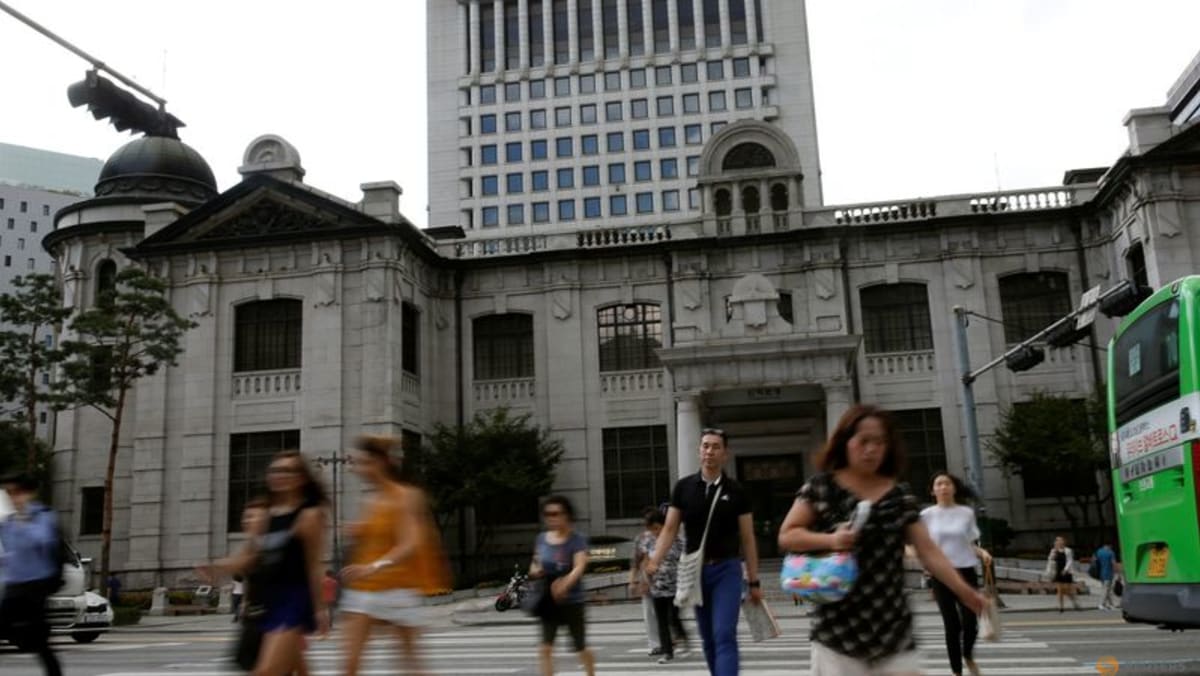 한국중앙은행은 금리를 유지하고 멈추는 인플레이션과 싸운다