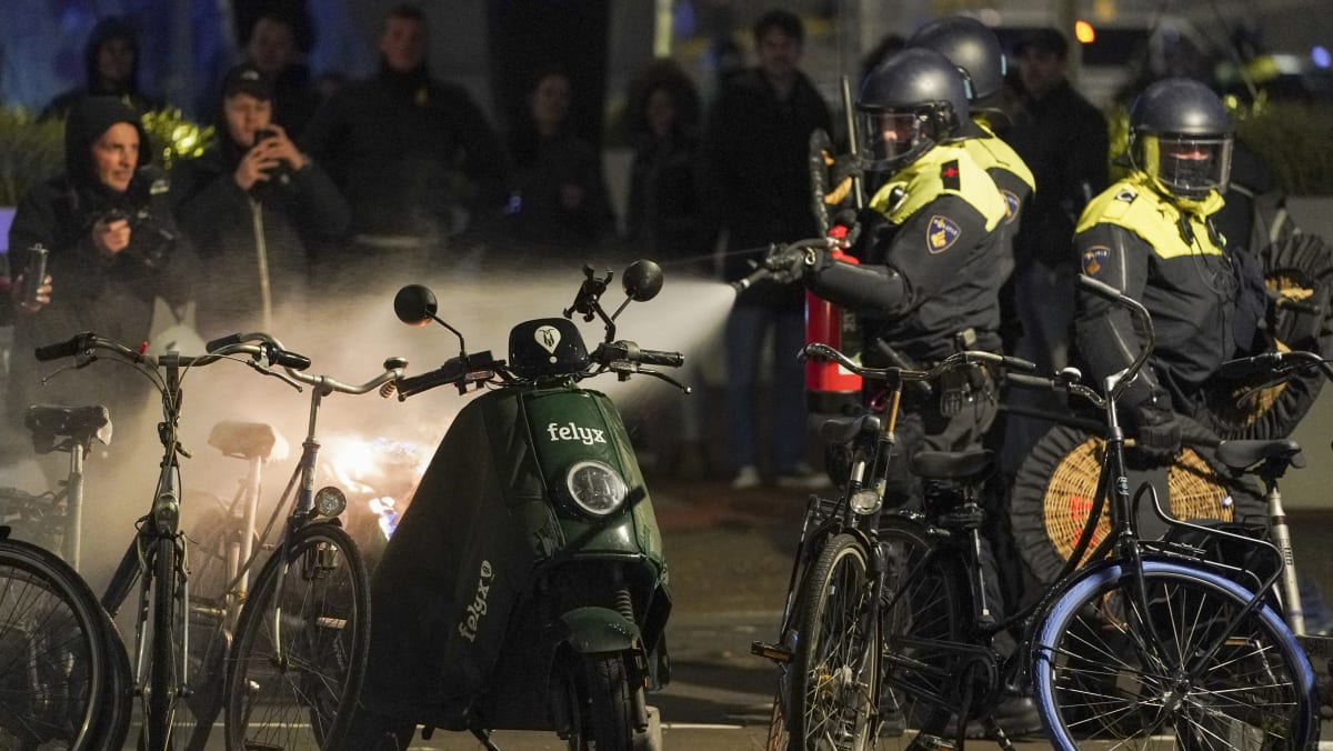 Lima belas ditangkap dalam protes anti-lockdown Belanda
