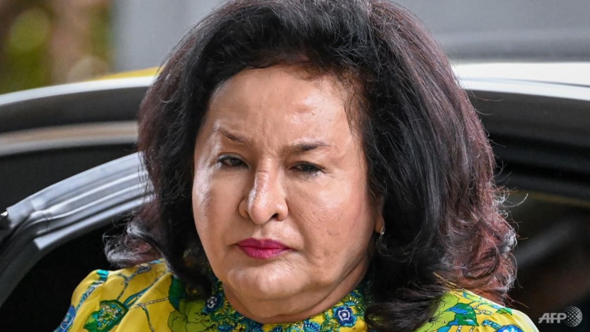 法院暂时释放她的护照后，马来西亚的 Rosmah Mansor 将访问新加坡六周