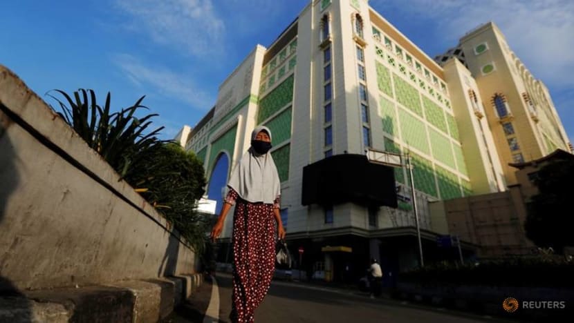 COVID-19: Jakarta's low-wage workers hard hit by layoffs, forced unpaid leave COVID-19: Jakarta's low-wage workers hard hit by layoffs, forced unpaid leave