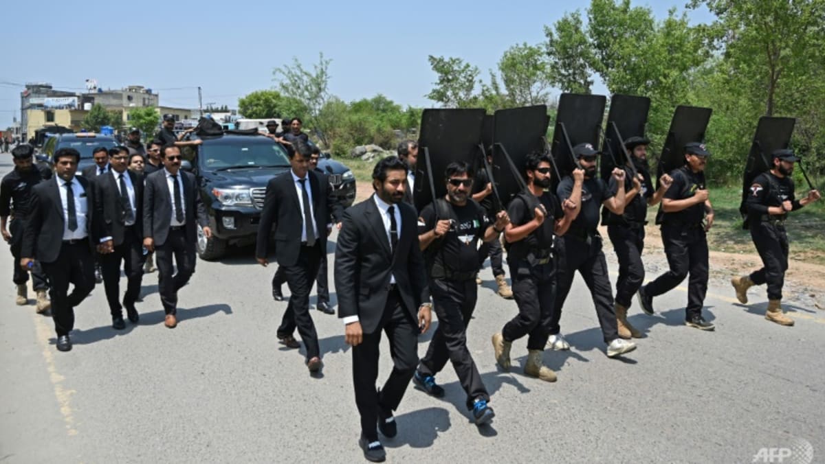 Ex-Pakistan PM Imran Khan gets bail extended again in graft case Ex-Pakistan PM Imran Khan gets bail extended again in graft case