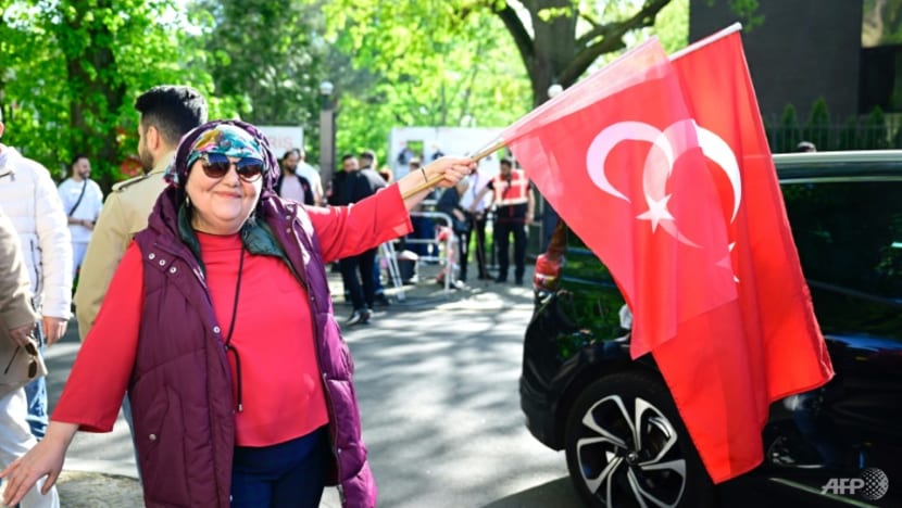 Turks in Germany report heckling from Erdogan backers