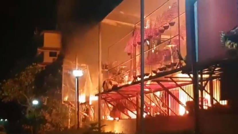 Sembawang God of Wealth temple on fire, residents from nearby welfare home evacuated Sembawang God of Wealth temple on fire, residents from nearby welfare home evacuated