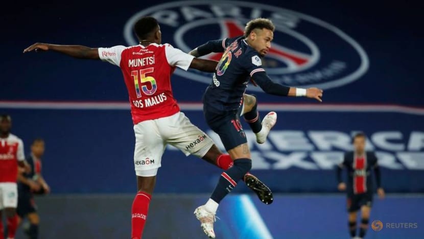 Football: PSG cling on to title hopes as leaders Lille held