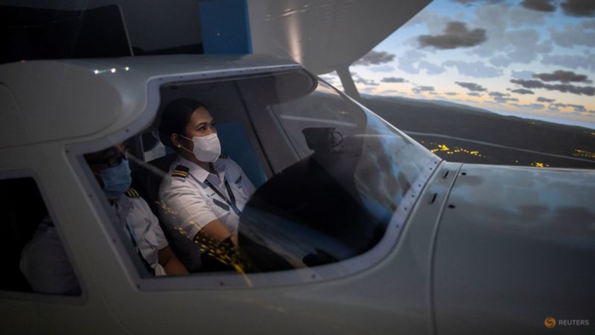 Sekolah penerbangan Filipina menyiapkan rekrutmen saat perjalanan global melihat langit yang lebih cerah