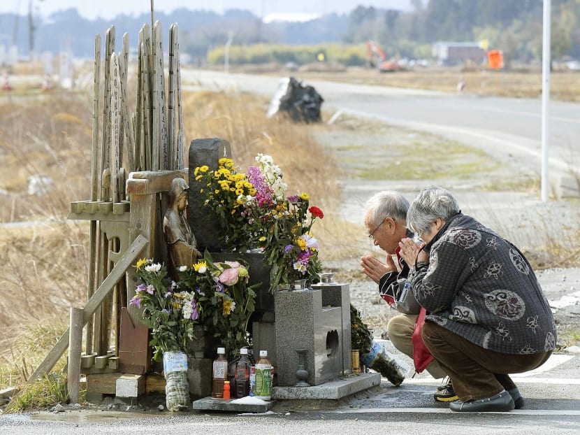 People pray for victims of the March 11, 2011 earthquake and tsunami near Tokyo Electric Power Company's (TEPCO) tsunami-crippled Fukushima Daiichi nuclear power plant in this photo taken on March 11, 2015. Photo: Reuters/Kyodo