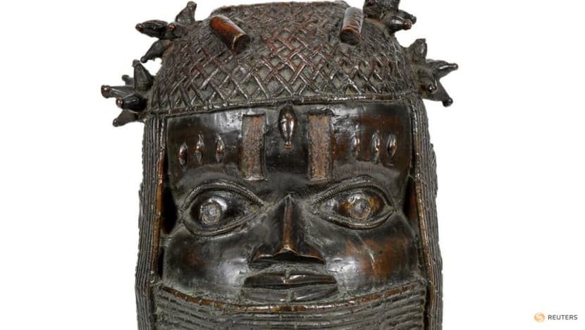 Scottish university hands over looted Benin Bronze to Nigeria Scottish university hands over looted Benin Bronze to Nigeria