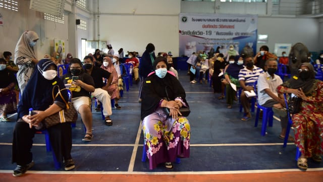 泰国拟9月底开始 为民众接种疫苗追加剂