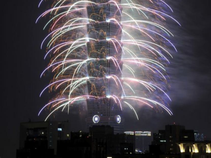 Fireworks explode from Taiwan's tallest skyscraper, the Taipei 101 during New Year celebrations in Taipei on January 1, 2014.  Photo: Reuters