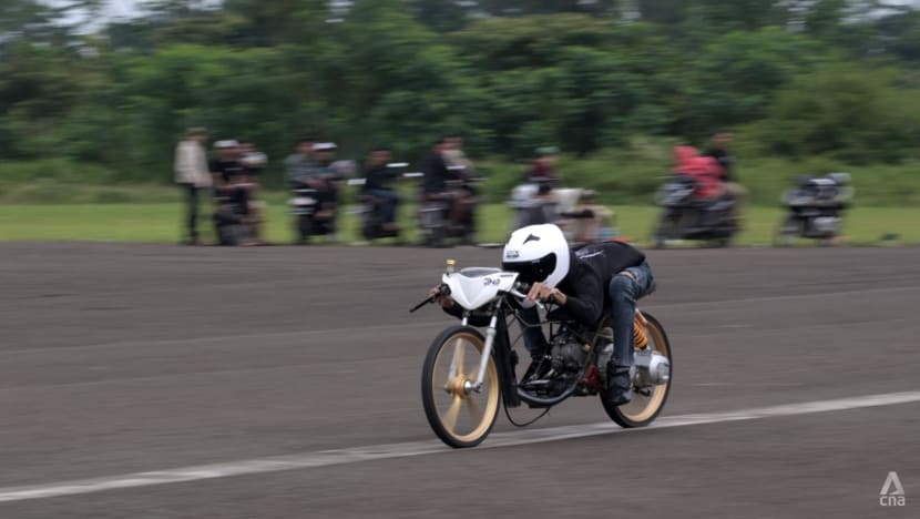 Fighting fire with fire: Jakarta police combat illegal motorcycle racing by staging legal events 10 dsc 4279
