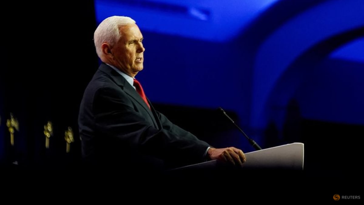 Mike Pence, former US VP and presidential hopeful, visits Ukraine