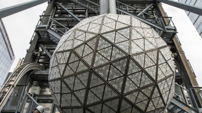 2022 12 28t002128z 1 lynxmpeibr00c rtroptp 3 new year usa new york crystals