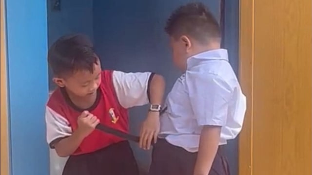 七岁学生助有特殊需要同学上厕所 马国老师为此感动
