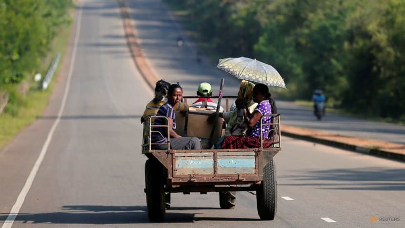 Sri Lanka's economy shrinks 11.8% in second-worst performance Sri Lanka's economy shrinks 11.8% in second-worst performance