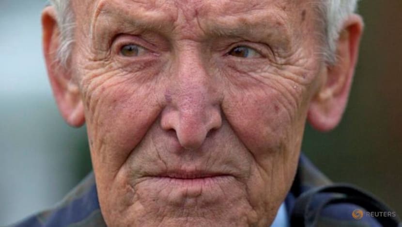Horse racing: 'Race of the Century' jockey Mercer dies at 86 Horse racing: 'Race of the Century' jockey Mercer dies at 86