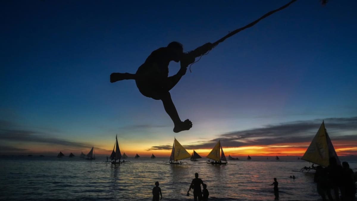 Can the Philippine island of Boracay beat over-tourism?