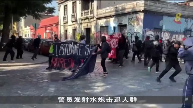 智利新上任总统支持率下降 学生抗议要求改革