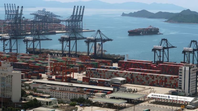 China's exports to Russia soar in April, imports plummet