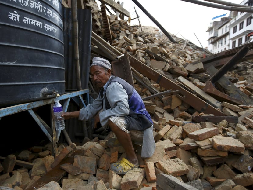 Gallery: Rescuers struggle to reach many in Nepal quake, fear worst