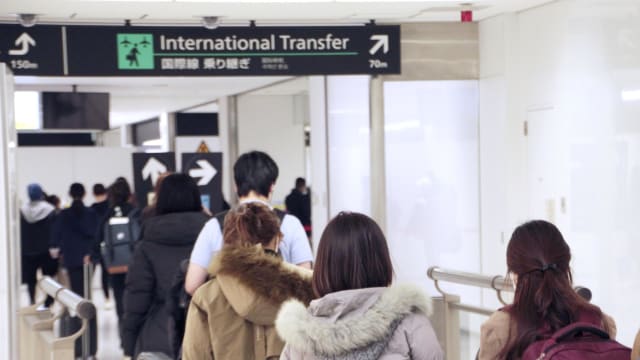 首批七名美国旅客 今抵日本观光