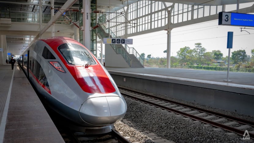 'Whoosh, yes!': Belajar dari kesalahan pembangunan kereta cepat Jakarta-Bandung demi suksesnya rute ke Surabaya 'Whoosh, yes!': Belajar dari kesalahan pembangunan kereta cepat Jakarta-Bandung demi suksesnya rute ke Surabaya