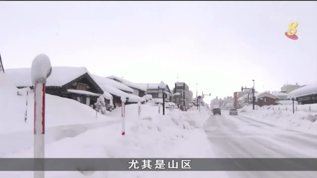 日本沿海地区降大雪 三小时内超过两米积雪