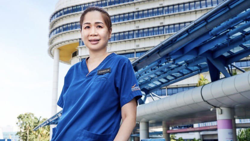 Tak kenal lelah dalam merawat: Inilah kisah pakar bedah saraf pediatrik wanita di Singapura