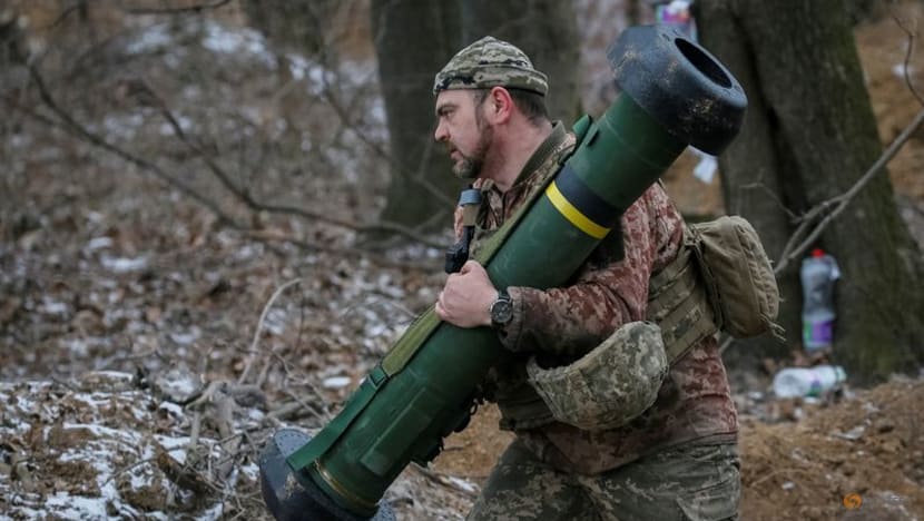 US gives Ukraine US$800 million more in military aid, adds heavy weapons US gives Ukraine US$800 million more in military aid, adds heavy weapons