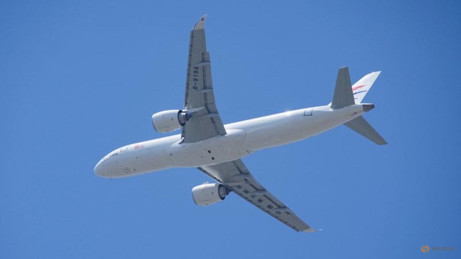 China s First Homegrown Passenger Jet Makes Maiden Commercial Flight china-s-first-homegrown-passenger-jet-makes-maiden-commercial-flight