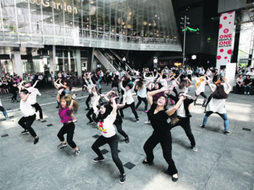 A mass dance flash mob at the Central Business District heralds the National Arts Council's new nationwide dance initiative Got To Move. Photo: NAC.