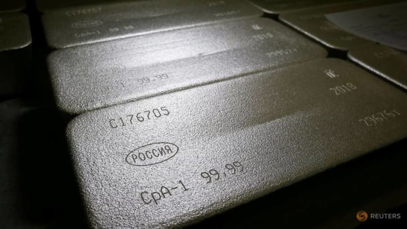 Shares rally, retail surge drives silver to 8-year high Shares rally, retail surge drives silver to 8-year high