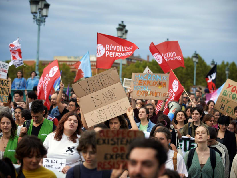 School students and students took to the streets of Toulouse on Sept 23th, 2022, to denounce government inaction towards the climate crisis.
