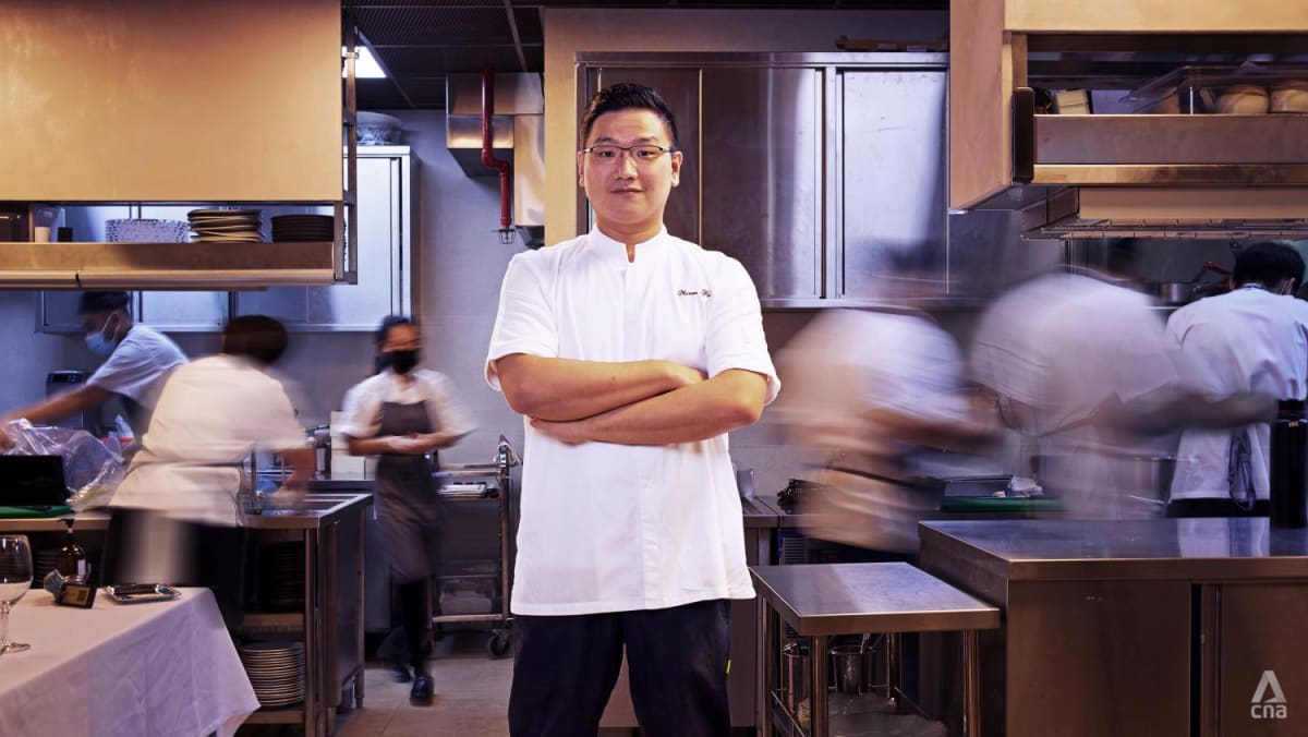 kitchen-stories-the-sembawang-kampung-boy-doing-terbalik-chinese-french-fusion-food