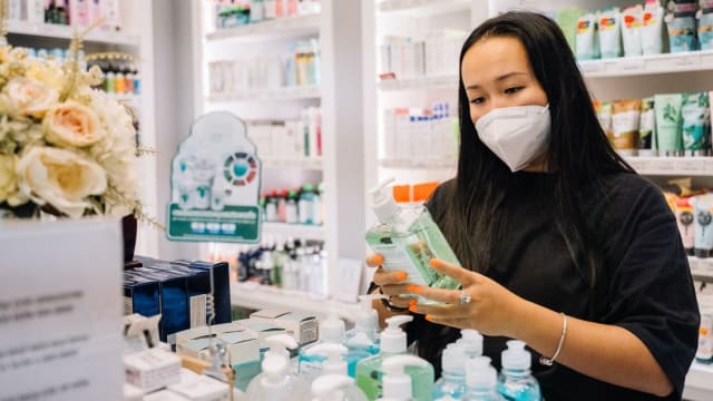 走进药剂店　自行买药牢记3点