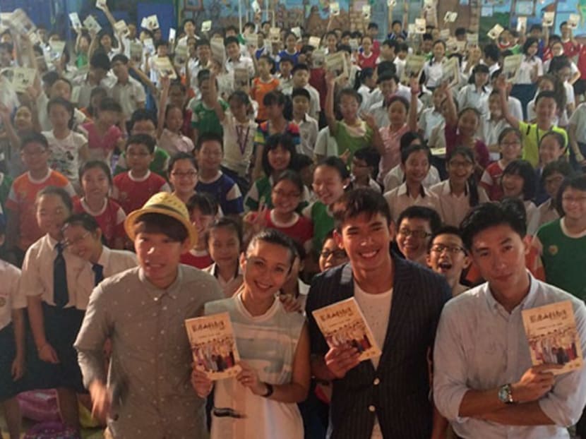 Desmond Tan, Elvin Ng promote The Journey: A Voyage comic book at Lianhua Primary