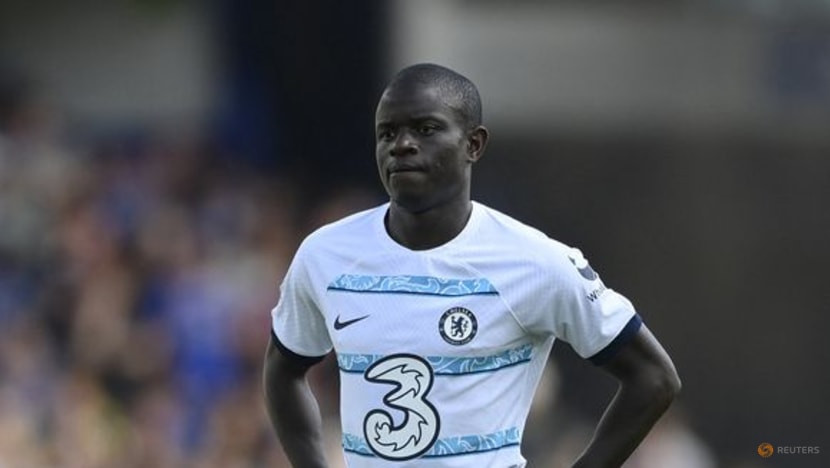  Chelsea's Kante facing weeks out with muscle injury