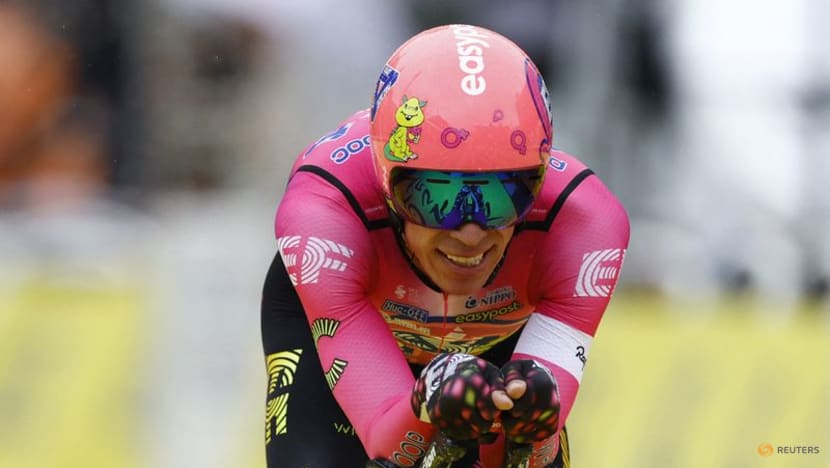 Uran takes Vuelta stage 17 in close finish, Evenepoel retains lead Uran takes Vuelta stage 17 in close finish, Evenepoel retains lead