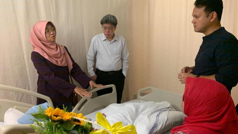 Zaqy Mohamad lawat kakitangan MENDAKI di CGH yang cedera akibat jambatan roboh di Batam Zaqy Mohamad lawat kakitangan MENDAKI di CGH yang cedera akibat jambatan roboh di Batam