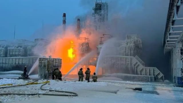 码头据称被乌克兰无人机袭击 俄液化天然气生产商暂停部分运作