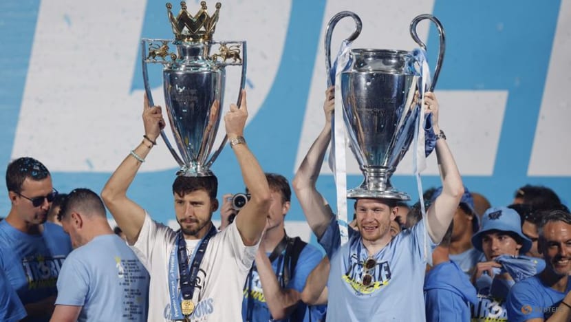Manchester City dance in the rain to celebrate treble 