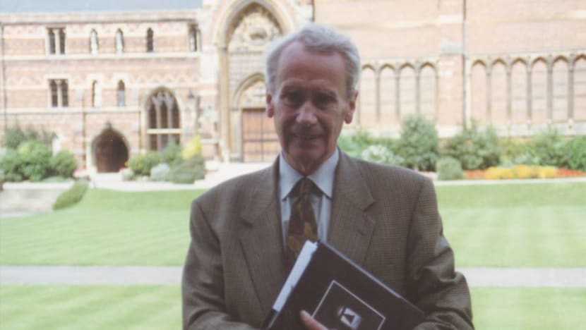 Christopher Tolkien, son of Lord Of The Rings author, dies aged 95 Christopher Tolkien, son of Lord Of The Rings author, dies aged 95