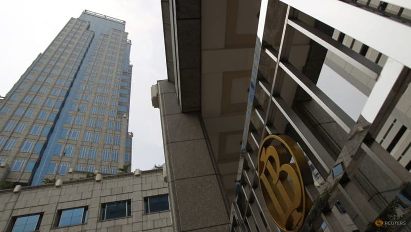 Indonesia central bank trims growth outlook, holds fire on rates Indonesia central bank trims growth outlook, holds fire on rates