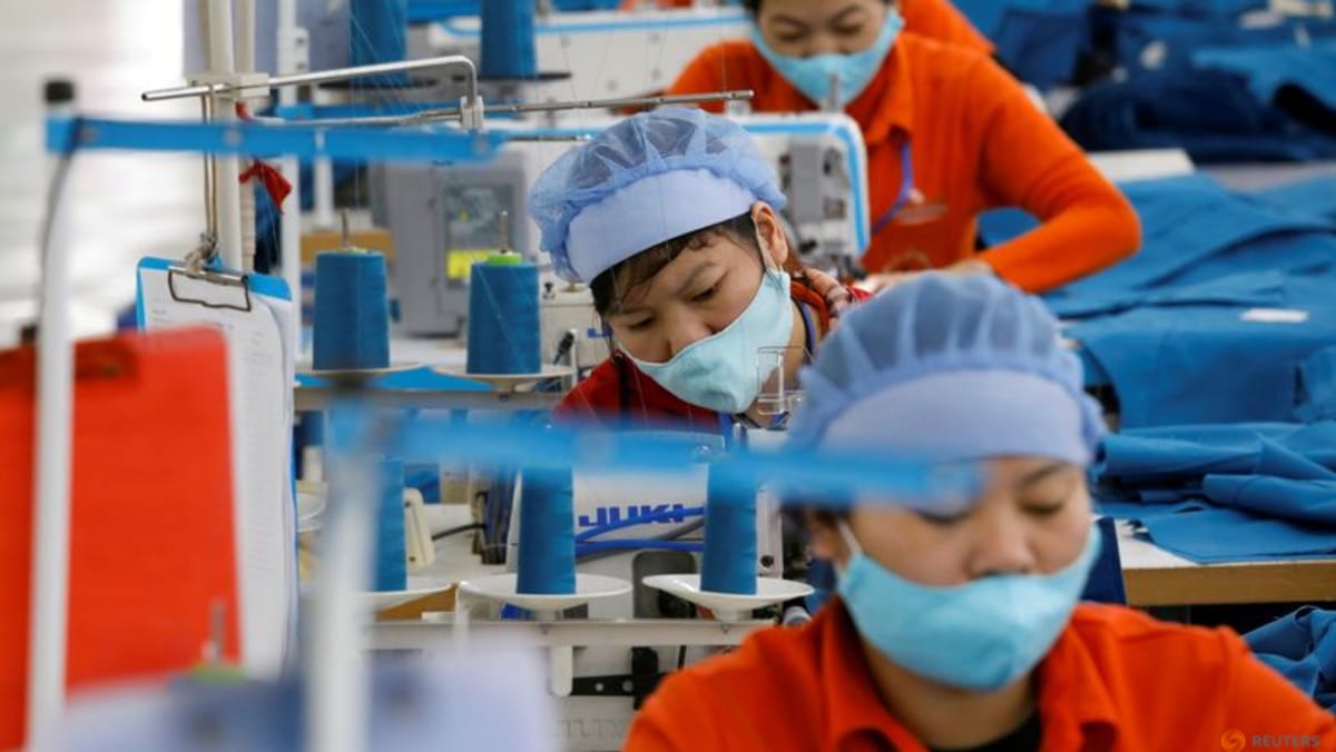 Pabrik-pabrik Vietnam kekurangan pekerja setelah penguncian yang ketat – Cento Ventures