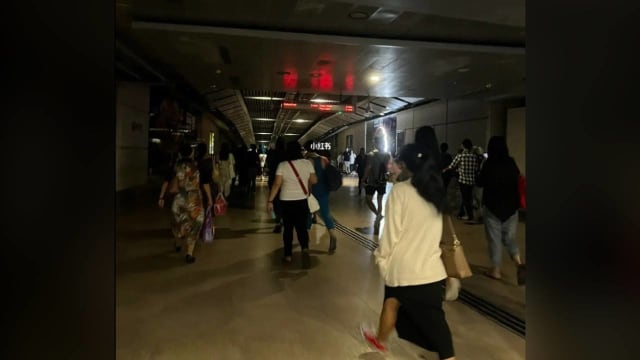 实龙岗地铁站一度发生跳电事故 网民：一下车暗暗的