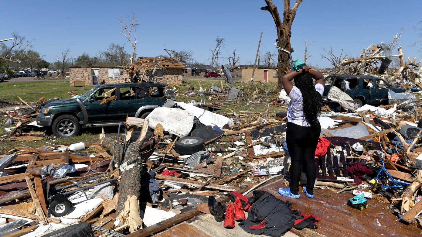 龙卷风席卷美国密西西比州 造成至少25人死亡
