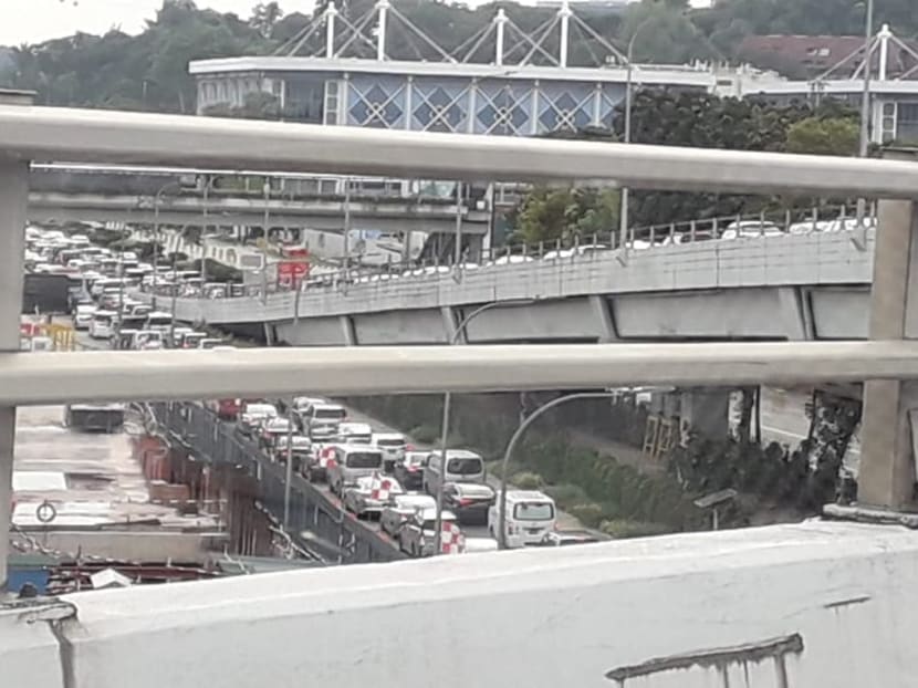 Bumper-to-bumper traffic along Keppel Viaduct and Keppel Road on Nov 30, 2019 caused by road closures for the Standard Chartered Singapore Marathon.