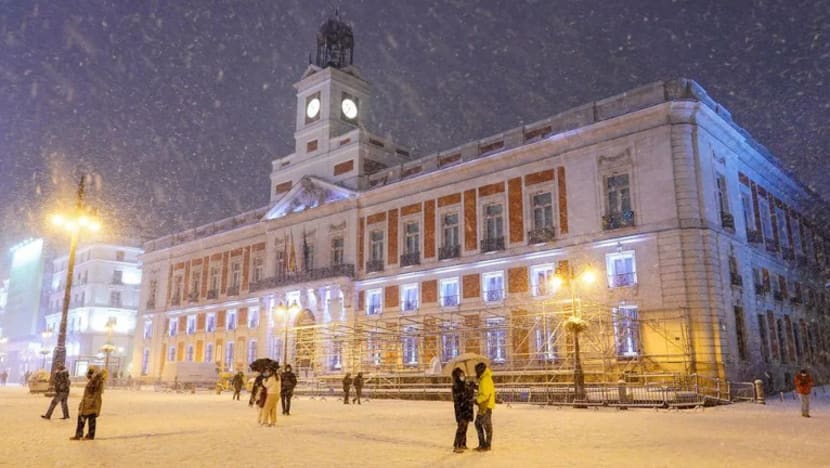 Ribuan pemandu terperangkap di jalan raya susuli salji tebal di Sepanyol