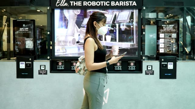 机器人barista将派驻30个地铁站，让你一出站就有咖啡享！